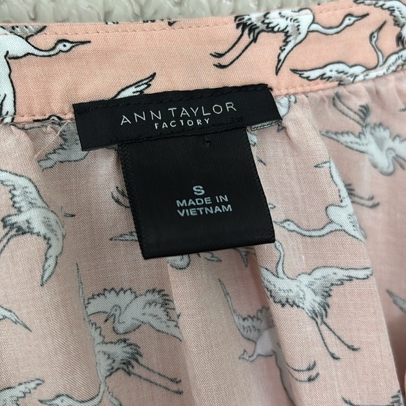 Women’s Ann Taylor Factory Top, Small, Pink, Crane Bird, Spring - Picture 3 of 7